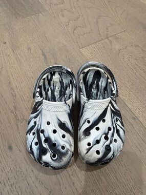 CROCS Kids Black & White Swirl Clogs
